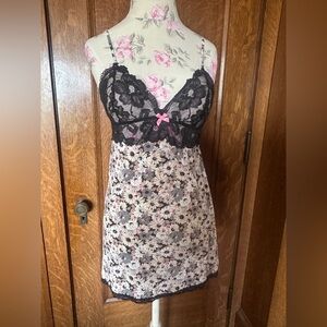 Victoria’s Secret BabyDoll Lingerie/ Slip Style with Daisies and Lace, Size S